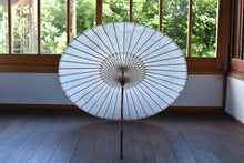 画像をギャラリービューアに読み込む, 日傘【白胡粉】(黒竹) - 和傘CASA