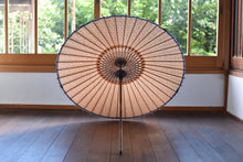 画像をギャラリービューアに読み込む, 日傘【二重張 透かし文様「麻の葉」×柿渋】(水色) - 和傘CASA