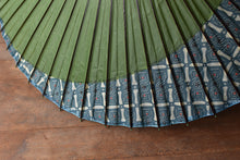 画像をギャラリービューアに読み込む, 蛇の目傘【月奴 緑×ねじり青】