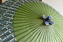 画像をギャラリービューアに読み込む, 蛇の目傘【月奴 緑×ねじり青】