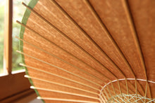 画像をギャラリービューアに読み込む, 日傘【二重張 透かし文様「七宝梅紋」×柿渋】 (グリーン)