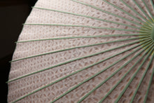 画像をギャラリービューアに読み込む, 日傘【二重張 透かし文様「七宝梅紋」×柿渋】 (グリーン)