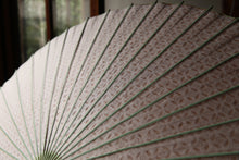 画像をギャラリービューアに読み込む, 日傘【二重張 透かし文様「七宝梅紋」×柿渋】 (グリーン)