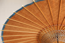 画像をギャラリービューアに読み込む, 日傘【二重張 透かし文様「ねじり輪」×柿渋】 (水色)