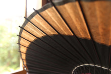 画像をギャラリービューアに読み込む, 日傘【月奴 黒×柿渋鉄】(マゼンタ)(継柄) - 和傘CASA