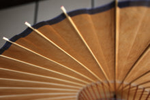 Load image into Gallery viewer, 蛇の目傘【柿渋染】 - 和傘CASA