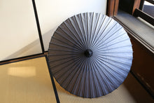 画像をギャラリービューアに読み込む, 日傘【二重張 薄墨×柿渋鉄】(軒黒) - 和傘CASA