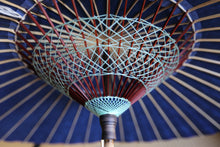 Cargar imagen en el visor de la galería, 日傘【二重張 七夕雲竜紙×紺】 - 和傘CASA