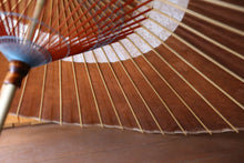 画像をギャラリービューアに読み込む, 蛇の目傘【中張 柿渋染(黒柿)×白胡粉】 (女竹) - 和傘CASA