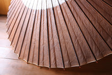 画像をギャラリービューアに読み込む, 蛇の目傘【中張 柿渋染(黒柿)×白胡粉】 (女竹) - 和傘CASA