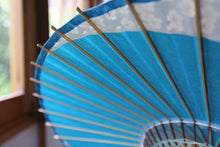 画像をギャラリービューアに読み込む, 日傘【月奴 ターコイズ×白花青】 - 和傘CASA