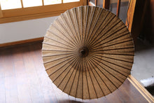 画像をギャラリービューアに読み込む, 日傘【二重張 柿渋染手漉き美濃和紙(黒柿)×透かし和紙水玉(大)】