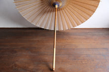 Cargar imagen en el visor de la galería, 日傘【二重張 柿渋染手漉き美濃和紙(原液)×透かし和紙水玉(小)】 - 和傘CASA