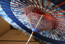 画像をギャラリービューアに読み込む, 蛇の目傘【輪 ギャラクシー×藍(赤骨)】(女竹) - 和傘CASA