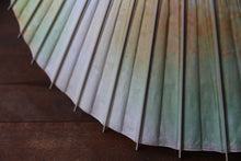 Load image into Gallery viewer, 日傘【二重張 かすみ染め オレンジグリーン×白】(女竹) - 和傘CASA