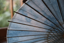 画像をギャラリービューアに読み込む, 日傘【二重張 白×もみ紙 水色】