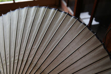 画像をギャラリービューアに読み込む, 番傘【雲竜紙】 - 和傘CASA