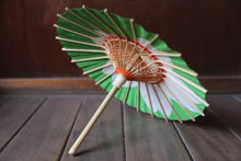 画像をギャラリービューアに読み込む, まめ和傘【切継ぎ 桜(緑×白)】 - 和傘CASA