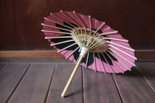 画像をギャラリービューアに読み込む, まめ和傘【切継ぎ 桜(ピンク×黒)】 - 和傘CASA