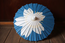 画像をギャラリービューアに読み込む, まめ和傘【切継ぎ 桜(青×白)】 - 和傘CASA