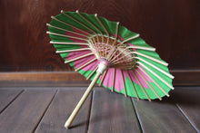 画像をギャラリービューアに読み込む, まめ和傘【切継ぎ 桜(緑×ピンク)】 - 和傘CASA