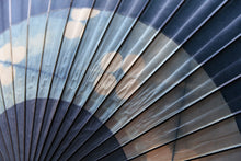 画像をギャラリービューアに読み込む, 蛇の目傘【石徹白藍染2024 助六 花冠】 - 和傘CASA