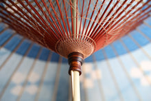 画像をギャラリービューアに読み込む, 蛇の目傘【石徹白藍染2024 中張 世】