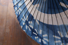 画像をギャラリービューアに読み込む, 蛇の目傘【石徹白藍染2024 中張 光彩】