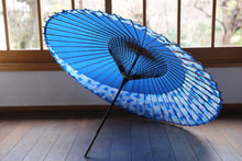 画像をギャラリービューアに読み込む, 蛇の目傘【月奴 青×あじさい】 - 和傘CASA
