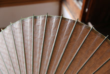 画像をギャラリービューアに読み込む, 日傘【二重張 透かし文様「麻の葉」×柿渋】(グリーン)