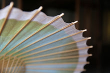 画像をギャラリービューアに読み込む, 日傘【網代軒奴 かすみ染め ライトブルー系×白】(女竹) - 和傘CASA