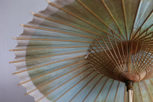 画像をギャラリービューアに読み込む, 日傘【網代軒奴 かすみ染め ライトブルー系×白】(女竹) - 和傘CASA