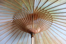 画像をギャラリービューアに読み込む, 日傘【網代軒奴 かすみ染め ライトブルー系×白】(女竹) - 和傘CASA