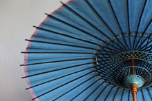 画像をギャラリービューアに読み込む, 日傘【水色(軒ピンク/黒骨)】