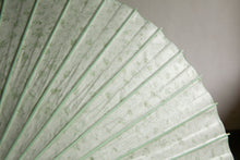 画像をギャラリービューアに読み込む, 日傘【二重張 透かし文様「唐草」×グリーン】 - 和傘CASA