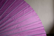 画像をギャラリービューアに読み込む, 日傘【二重張 赤紫×透かし文様「格子」】 - 和傘CASA