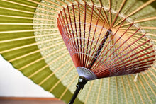 将图片加载到图库查看器,蛇の目傘【月奴 緑格子×若草】 - 和傘CASA