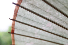 Cargar imagen en el visor de la galería, 日傘【かすみ染め メロンソーダ】 - 和傘CASA