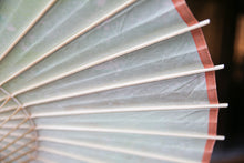 Cargar imagen en el visor de la galería, 日傘【かすみ染め メロンソーダ】 - 和傘CASA