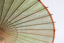 Cargar imagen en el visor de la galería, 日傘【かすみ染め メロンソーダ】 - 和傘CASA