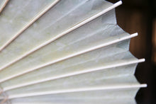 Cargar imagen en el visor de la galería, 日傘【網代 かすみ染め イエローグリーン】 - 和傘CASA