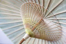 Cargar imagen en el visor de la galería, 日傘【かすみ染め グリーンイエロー】 - 和傘CASA