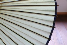 画像をギャラリービューアに読み込む, 蛇の目傘【鹿の子 水色】 - 和傘CASA