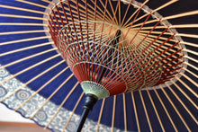 画像をギャラリービューアに読み込む, 蛇の目傘【軒奴 紺×菊唐草】 - 和傘CASA