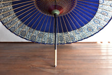 画像をギャラリービューアに読み込む, 蛇の目傘【軒奴 紺×菊唐草】 - 和傘CASA