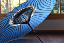 画像をギャラリービューアに読み込む, 蛇の目傘【中張り 藍染(縹)】 - 和傘CASA