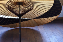 画像をギャラリービューアに読み込む, 蛇の目傘【交叉 柿渋×黒(白)】 - 和傘CASA