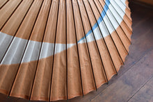 画像をギャラリービューアに読み込む, 蛇の目傘【交叉 柿渋×水色(白)】 - 和傘CASA