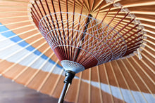 画像をギャラリービューアに読み込む, 蛇の目傘【交叉 柿渋×水色(白)】 - 和傘CASA