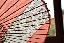 画像をギャラリービューアに読み込む, 蛇の目傘【縞帯 橙×花柄】 - 和傘CASA